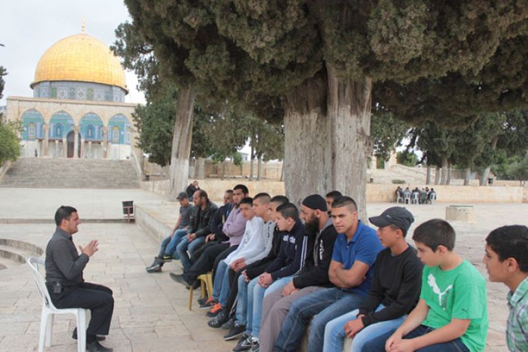 شباب القدس يرابطون بالأقصى للعلم ولحمايته من دنس الاحتلال