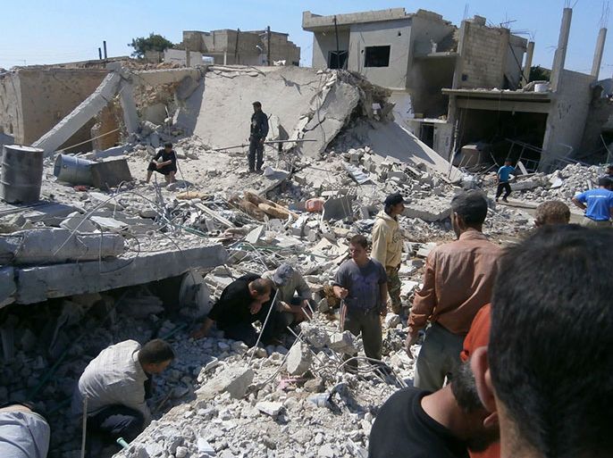 A handout picture released by Syria's opposition-run Shaam News Network shows Syrians looking for survivors amongst the rubble in the town of Qusayr, in the central Homs province, on May 21, 2013. Elite Hezbollah fighters poured across the border from Lebanon into Syria, a watchdog and others said, bolstering Syrian regime forces battling to retake the key rebel stronghold of Qusayr. AFP PHOTO / HO / SHAAM NEWS NETWORK