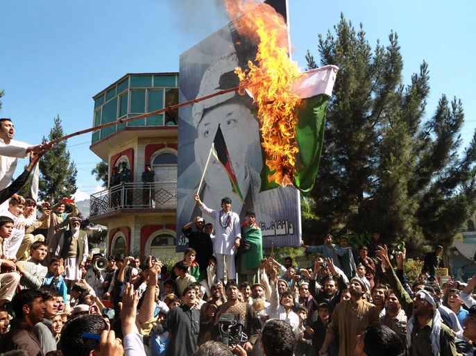 MH262 - ASADABAD, -, AFGHANISTAN : Afghan protesters burn a Pakistani flag during a demonstration following cross-border clashes in Asadabad, capital of Kunar province, bordering Pakistan on May 6, 2013. Cross-border clashes flared Monday between Afghan and Pakistani security forces for a second time in five days as Kabul and Islamabad engaged in a war of words over the porous frontier, officials said. AFP PHOTO/STR