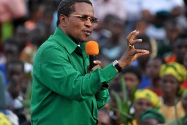epa02431151 (FILE) A file picture dated 28 October 2010 shows Tanzanian President and the candidate for the upcoming presidential election Jakaya Kikwete of the ruling Chama Cha Mapinduzi (CCM) during a campaign rally in the capital of Dar es Salaam, Tanzania. The election commission on 05 November 2010 declared Jakaya Kikwete winner of the 30 October presidential election with just over 61 per cent of the votes. EPA/STRINGER