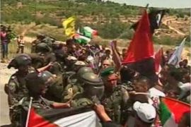 محتجون فلسطينييون يشتبكون مع جنود إسرائيليين قرب بيت لحم خلال مظاهرة عشية ذكرى النكبة 14/05/2013