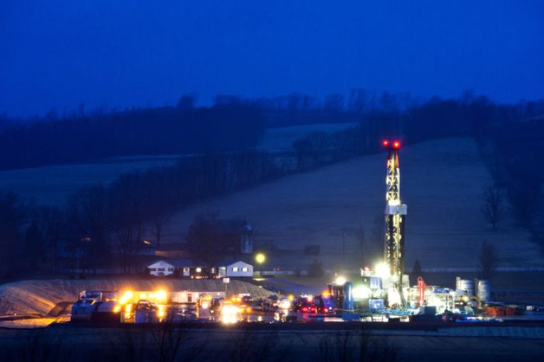 epa03163508 (01/20) A hydraulic fracturing drill rig lights up the landscape at dusk near Troy, Pennsylvania, USA, 08 March 2012. The controversial drilling practice, also known as fracking, requires injecting huge amounts of water, sand, and chemicals at high pressure thousands of feet beneath the earth's surface to extract reserves of natural gas. EPA/JIM LO SCALZO PLEASE SEE ADVISORY epa03163507 FOR FULL FEATURE TEXT