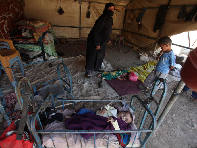 ‪العائلات الفلسطينية بالأغوار تعيش بظروف مزرية بسبب تضييق الاحتلال‬  (الجزيرة نت)