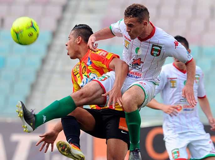 Esperance de Tunis's Striker Youssef Bleyli (L) vies with Algeria's JSM Bejaia's forward Ahmed Cheheima (R) during their CAF Champions League football match on May 4, 2013, at the Rades Olympic stadium near Tunis. AFP PHOTO / FETHI BELAID