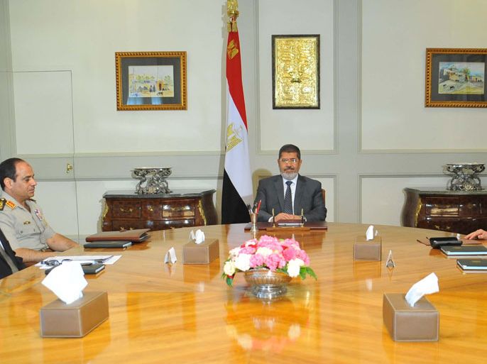 Cairo, -, EGYPT : A handout picture released by the Egyptian presidency shows Egyptian President Mohamed Morsi meeting with Defence Minister Abdel Fattah al-Sisi (2ndL), chief of intelligence General Rafat Shehata and Interior Minister Mohammed Ibrahim(R) in the presidential palace in Cairo on May 16, 2013