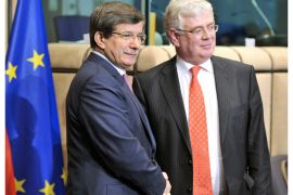 Turkish Foreign Minister Ahmet Davutoglu (L) and Ireland Foreign Affairs and Trade minister Eamon Gilmore (R) pose for a photograph as they arrive for a working session of the EU-Turkey Association Council on May 27, 2013, at the European Union headquarters in Brussels. AFP PHOTO / GEORGES GOBET
