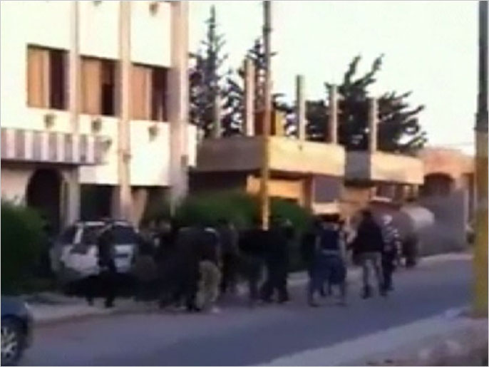 الجيش الحر في بلدة خربة غزالة في درعا (الجزيرة)