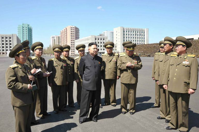 epa03684419 A handout picture released by the Rodong (Workers') Sinmun, the newspaper of the ruling Rodong Party on 02 May 2013, shows North Korean leader Kim Jong-un (C) talking with officials of the Ministry of People's Security in Pyongyang, North Korea, 01 May 2013. The paper said Kim made the visit on 01 May to commemorate May Day. EPA/Rodong Sinmun SOUTH KOREA OUT HANDOUT EDITORIAL USE ONLY/NO SALES