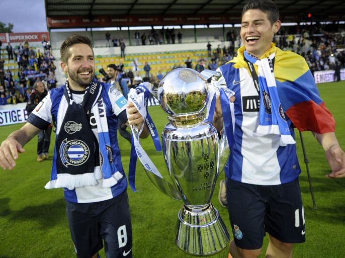(FILES) Picture taken on May 19, 2013 shows Porto's midfielder Joao Moutinho (L) and Colombian forward James Rodriguez holding the trophy after winning the Portuguese league at the Mata Real stadium in Pacos Ferreira. AS Monaco announced on May 24, 2013 that they had reached agreement with Porto to sign both Joao Moutinho and James Rodriguez for next season, with the Portuguese champions revealing that they will receive a joint fee of 70 million euros ($90.6m) for the players.