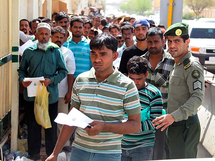 Illegal immigrant workers wait in line at the Saudi immigration offices at the Alisha area, west of Riyadh May 26, 2013. Saudi Arabia has been deporting hundreds of thousands of illegal foreign workers as part of labour market reforms designed to reduce unemployment among its own citizens. Illegal workers are given a period of three months from April onwards to fix their legal documents for work and residency in the kingdom. REUTERS/Faisal Al Nasser (SAUDI ARABIA - Tags: SOCIETY IMMIGRATION BUSINESS EMPLOYMENT TPX IMAGES OF THE DAY)