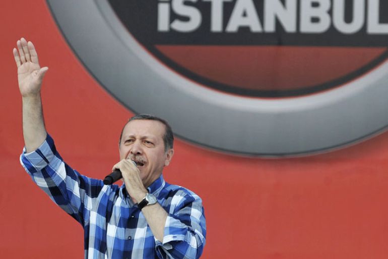 OZA070 - Istanbul, Istanbul, TURKEY : Turkish Prime Minister Recep Tayyip Erdogan makes a speach to supporters during a rally on June 16, 2013, in Istanbul. Turkish Prime Minister Recep Tayyip Erdogan rallied tens of thousands of his supporters in Istanbul on Sunday, hours after ordering a crackdown on anti-government protesters in a city park and sending tensions soaring in two weeks of unrest. AFP PHOTO / OZAN KOSE
