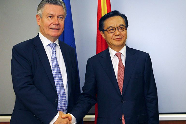Chinese Commerce Minister Gao Hucheng (R) shakes hands with European Union Trade Commissioner Karel de Gucht in front of national flags of China (back R) and the European Union during a meeting at the Chinese Ministry of Commerce in Beijing, June 21, 2013. REUTERS/China Daily (CHINA - Tags: BUSINESS POLITICS) CHINA OUT. NO COMMERCIAL OR EDITORIAL SALES IN CHINA