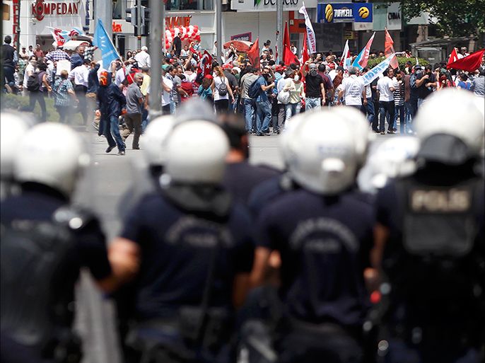 Protesters are confronted by police during a demonstration at Kizilay square in central Ankara June 16, 2013. Thousands of people took to the streets of Istanbul overnight on Sunday, erecting barricades and starting bonfires, after riot police firing teargas and water cannon stormed a park at the centre of two weeks of anti-government unrest. Lines of police backed by armoured vehicles sealed off Taksim Square in the centre of the city as officers raided the adjoining Gezi Park late on Saturday, where protesters had been camped in a ramshackle settlement of tents. REUTERS/Dado Ruvic (TURKEY - Tags: CIVIL UNREST POLITICS)