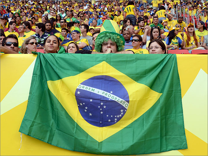 Supporters wait for the start of the FIFA Confederations Cup Brazil 2013 Group A football match between Brazil and Japan, at the National Stadium in Brasilia on June 15, 2013.   AFP PHOTO / VANDERLEI ALMEIDA