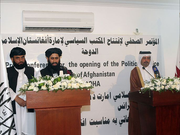 Qatari Assistant Minister for Foreign Affairs Ali bin Fahd al-Hajri (R) and the Taliban’s office spokesman Mohammed Naim (C) speak during a joint press conference at the opening ceremony of the new Taliban political office in Doha on June 18, 2013. The office is intended to open dialogue with the international community and Afghan groups for a "peaceful solution" in Afghanistan Naim told reporters. AFP PHOTO / FAISAL AL-TIMIMI