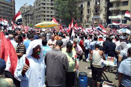 الآلاف بالتحرير وشلل بشوارع القاهرة