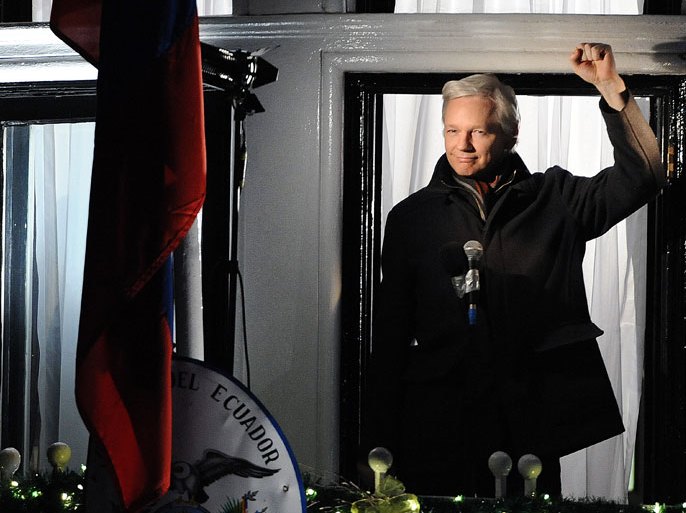 epa03515312 WikiLeaks founder Julian Assange delivers a speech from a balcony of the Ecuadorean embassy in London, Britain, 20 December 2012. Assange addressed supporters from the embassy in London, six months after he was granted asylum inside the building in June. Assange faces extradition to Sweden over sexual assault charge. EPA/ANDY RAIN