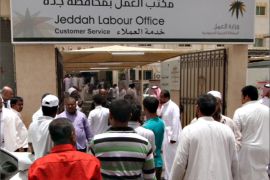 ضغوط كبيرة تواجها مكاتب وزارة العمل بالسعودية منذ بداية صدور القرار في أبريل الماضي الجزيرة نت.JPG