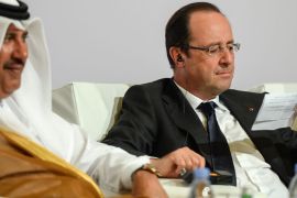 epa03756281 French President Francois Hollande ( R) and Qatar Prime Minister and Foreign Minister HE Sheikh Hamad Bin Jassim bin Jaber Al-Thani ( L) attend the French - Qatari Economic Forum at Four Season Hotel, Doha-Qatar on 23 June 2013 EPA/STR