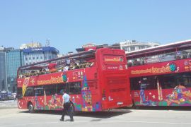 حافلات تنقل سياحا في ميدان تقسيم
