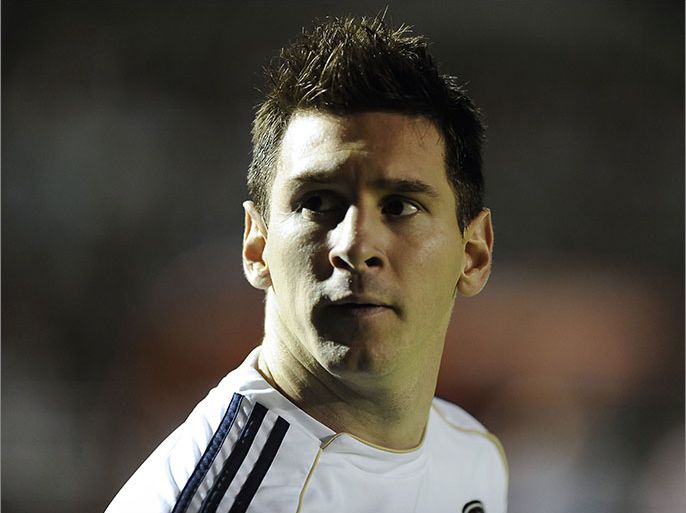 (FILES) A file picture taken on June 13, 2013 shows Barcelona's Argentine footballer Lionel Messi looking on after a training session at Mateo Flores stadium in Guatemala City. The Spanish court has summoned Barcelona superstar Leo Messi in tax fraud probe, the prosecutor's office announced on June 20, 2013. AFP PHOTO Johan ORDONEZ