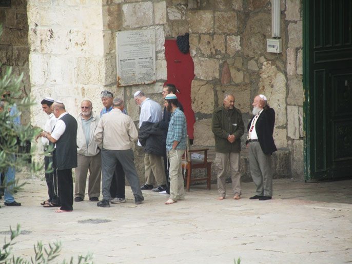 ‪الجماعات اليهودية تقوم بزيارات للمسجد الأقصى من حين لآخر‬ (الجزيرة)