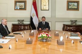 A handout picture released by the Egyptian presidency shows Egyptian President Mohamed Morsi (C) meeting with Foreign Minister Mohammed Kamel Amr (4th-L), Minister of Irrigation and Water Resources Water Mohammed Bahaa al-Din Saed (3rd-L) and other officials at the presidential palace in Cairo on June 2, 2013 to discuss the country's water crisis and Ethiopia's dam project on the Blue Nile. Ethiopia has begun diverting the Blue Nile as part of a giant dam project, officials said this week, risking potential unease from downstream nations Sudan and Egypt. AFP PHOTO / HO / EGYPTIAN PRESIDENCY