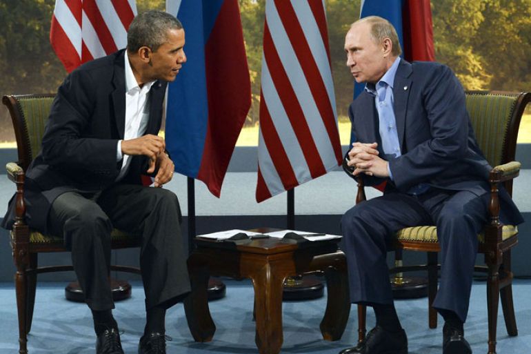 US President Barack Obama (L) holds a bilateral meeting with Russian President Vladimir Putin during the G8 summit at the Lough Erne resort near Enniskillen in Northern Ireland, on June 17, 2013. The conflict in Syria was set to dominate the G8 summit starting in Northern Ireland on Monday, with Western leaders upping pressure on Russia to back away from its support for President Bashar al-Assad. AFP PHOTO / JEWEL SAMAD