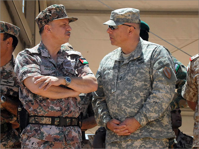 ‪حوار بين الأمير فيصل بن الحسين ومدير التدريب في الجيش الأميركي‬ (الجزيرة نت)