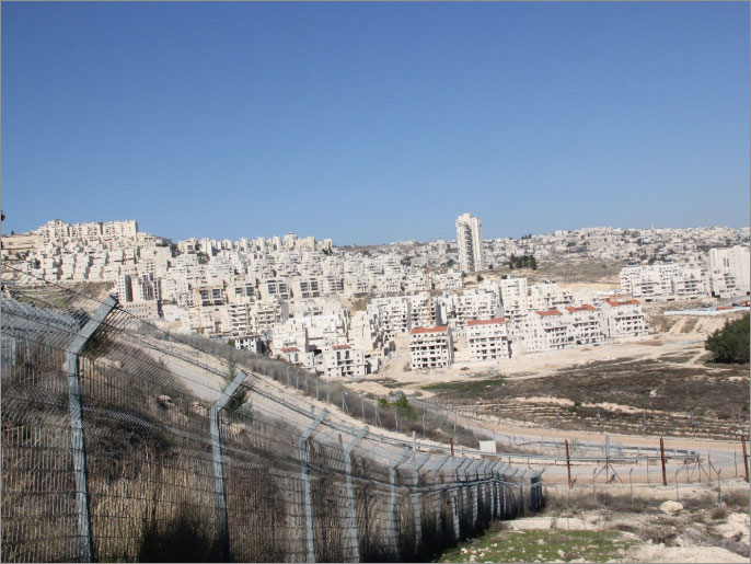 الفلسطينيون ممنوعون من التصرف في 18% من مساحة الضفة بأوامر عسكرية(الجزيرة)