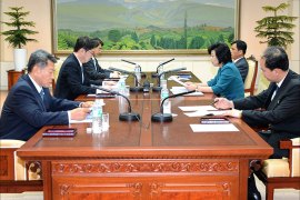 North Korean chief delegate Kim Song-Hye (2nd R) talks with her South Korean counterpart Chun Hae-Sung (2nd L) at the end of the working-level talks at the truce village of Panmunjom in the demilitarized zone dividing the two Koreas on June 10, 2013. North and South Korea reached a patchwork agreement to hold a high-level meeting in Seoul, following marathon talks aimed at rebuilding trust after months of soaring tensions and threats of nuclear war. AFP PHOTO / South Korean Unification Ministry ---- EDITORS NOTE ---- RESTRICTED TO EDITORIAL USE MANDATORY CREDIT "AFP PHOTO / South Korean Unification Ministry" NO MARKETING NO ADVERTISING CAMPAIGNS - DISTRIBUTED AS A SERVICE TO CLIENTS