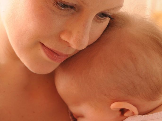 دعم الأب يساعد الأم على الاستمرار في عملية الرضاعة لمدة أطول