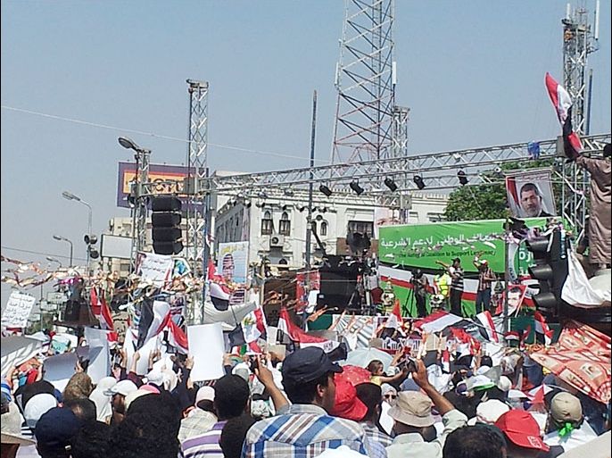 المظاهرات في ميدان رابعة العدوية يطالبون بسقوط حكم العسكر
