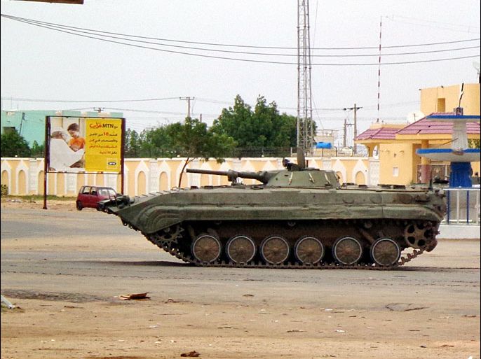 A Sudnaese military tank is stationed near a Sudanese security facility in the city of Nyala, in the Darfur region, on July 4, 2013, following an attack during a battle which officials in South Darfur state blamed on "differences" between members of the security forces. Two Sudanese workers for the aid group World Vision remained in critical condition, a humanitarian source said, following a grenade strike which killed their co-worker during the fighting in the Darfur region. AFP PHOTO / STR