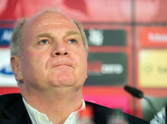 epa03730484 FC Bayern Munich's President Uli Hoeness takes part in the farewell press conference for head coach Jupp Heynckes at Allianz Arena in Munich, Germany, 04 June 2013. Heynckes postponed a decision about retirement or a future in soccer after leading Bayern Munich to a title treble, saying he needs time to reflect after leading Bayern Munich to a title treble. EPA/MARC MUELLER