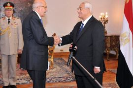 A handout picture released by the Egyptian Presidency shows Egyptian leader Mohamed ElBaradei (C) being sworn in as Egypt's interim vice president for foreign relations, in front of Egypt's interim president Adly Mansour (R), in Cairo on July 14, 2013. The appointment of ElBaradei, a former head of the UN nuclear watchdog and a Nobel peace laureate, follows the military overthrow of Islamist president Mohamed Morsi on July 3. AFP PHOTO / EGYPTIAN PRESIDENCY