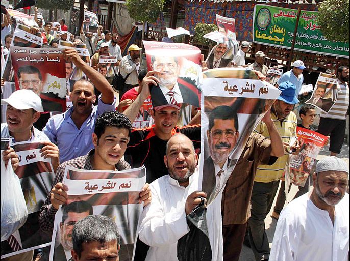 إحدى المسيرات القادمة إلى الميدان لتأييد مرسي.