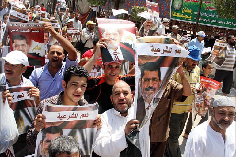إحدى المسيرات القادمة إلى الميدان لتأييد مرسي.