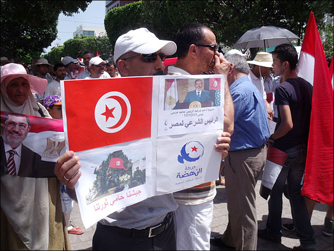 المشاركون في المظاهرة نادوا انتصار ثورتي مصر وتونس (الجزيرة نت)