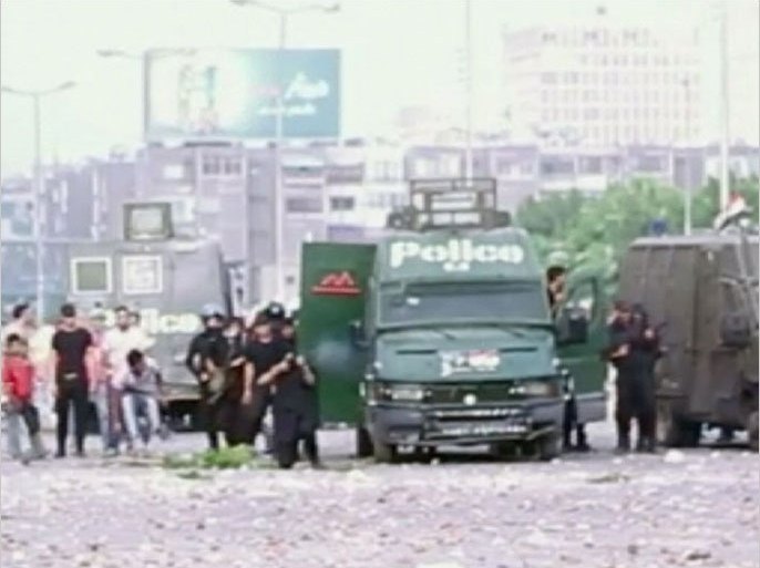 ووزير الداخلية يقول إن الشرطة لم تطلق الرصاص على المواطنين في تاريخها.