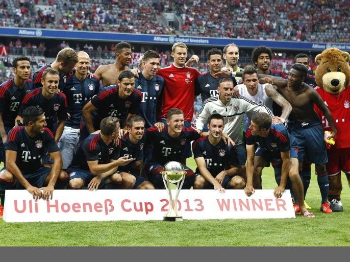 Bayern Munich's soccer team celebrates their victory after the Uli Hoeness Cup friendly soccer match against Barcelona in Munich July 24, 2013. Bayern Munich won the match 2-0.