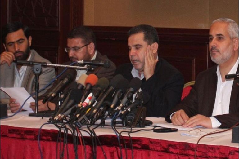 جانب من المؤتمر الصحفي الذي عقده أربعة من قياديي وناطقي حماس الإعلاميين