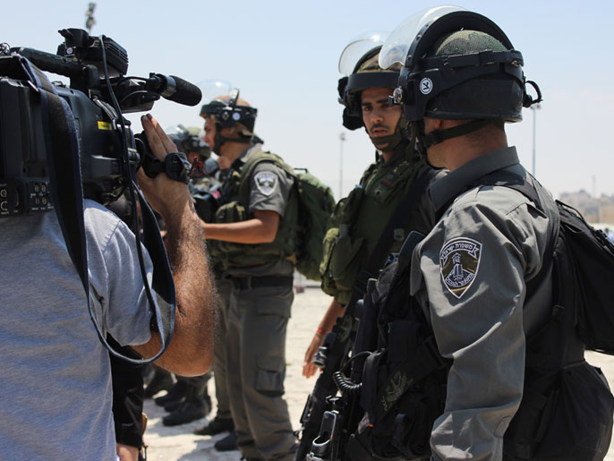 ‪الاحتلال يمنع 99% من الصحفيين الفلسطينيين من حرية التنقل للقدس والداخل الفلسطيني وغزة‬  (الجزيرة)