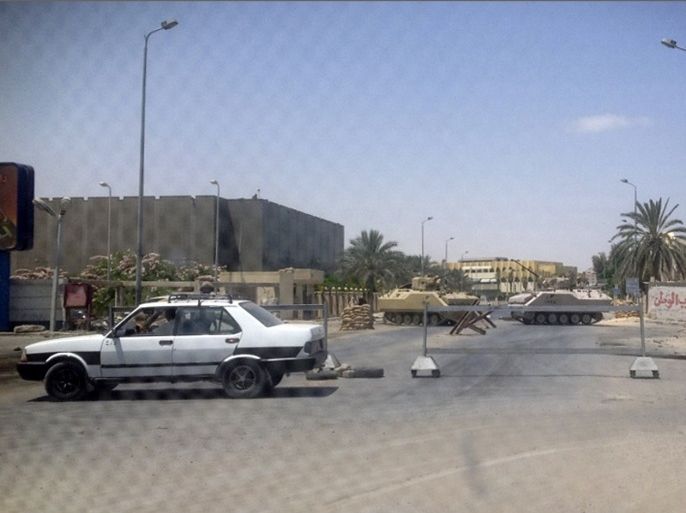 An army check point is seen in El-Arish city, in North Sinai July 15, 2013. At least three people were killed and 17 wounded when suspected militants fired rocket-propelled grenades at a bus carrying workers in Egypt's North Sinai province early on Monday, security and medical sources said.