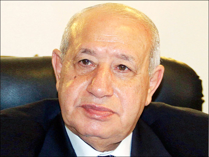 ‪(رويترز)‬ وزير التموين المصري قال إنه سيفتح نقاشا عاما حول دعم أسعار الخبز