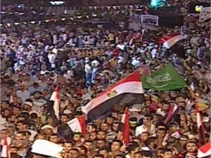 القوى المؤيدة للرئيس المعزول تحتشد في ميدان رابعة العدوية للمطالبة بإعادة الرئيس مرسي إلى منصبه 12/07/2013