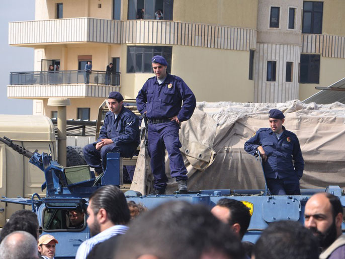 ‪محللون وسياسيون عبروا عن مخاوفهم من انهيار المنظومة الأمنية في لبنان‬ (الجزيرة نت)