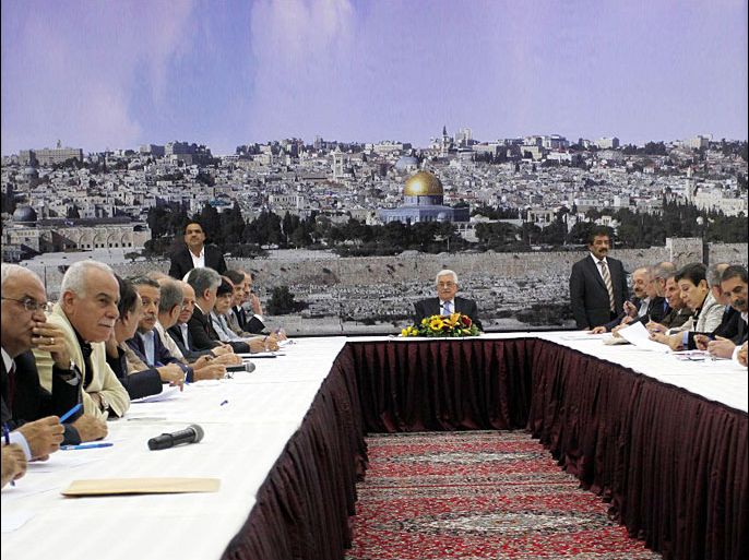 القيادة الفلسطينية خلال اجتماعها الأخير لمناقشة مقترحات كيري.