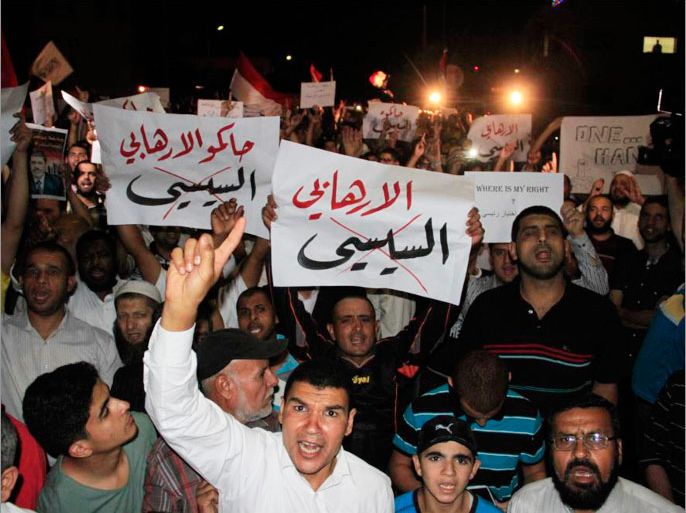المئات من أنصار الاخوان في الاردن تظاهروا الثلاثاء امام السفارة المصرية تأييدا لمرسي3.jpg