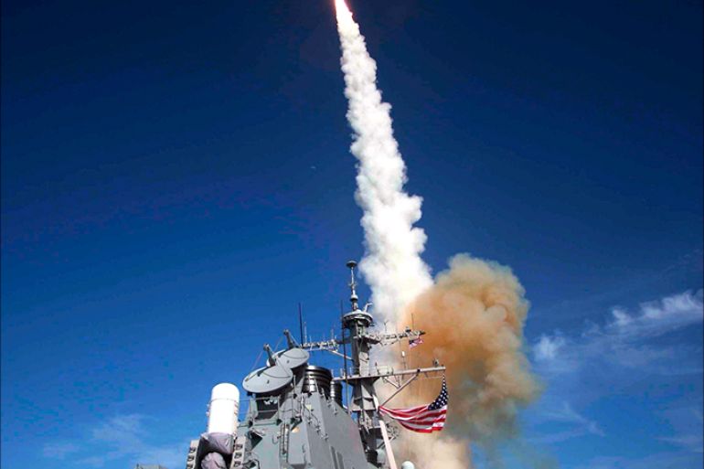 epa01261591 In this U.S. Navy handout dated 22 June 2007 a Standard Missile (SM-3) is launched from the Aegis combat system equipped destroyer USS Decatur during a Missile Defense Agency ballistic missile flight test. Three SM-3 missiles have been modified to intercept the malfunctioning U.S. spy satellite as it passes over the Pacific Ocean. USS Lake Erie and USS Decatur are currently at sea preparing for the mission. EPA/US NAVY/HO BEST QUALITY AVAILABLE, EDITORIAL USE ONLY